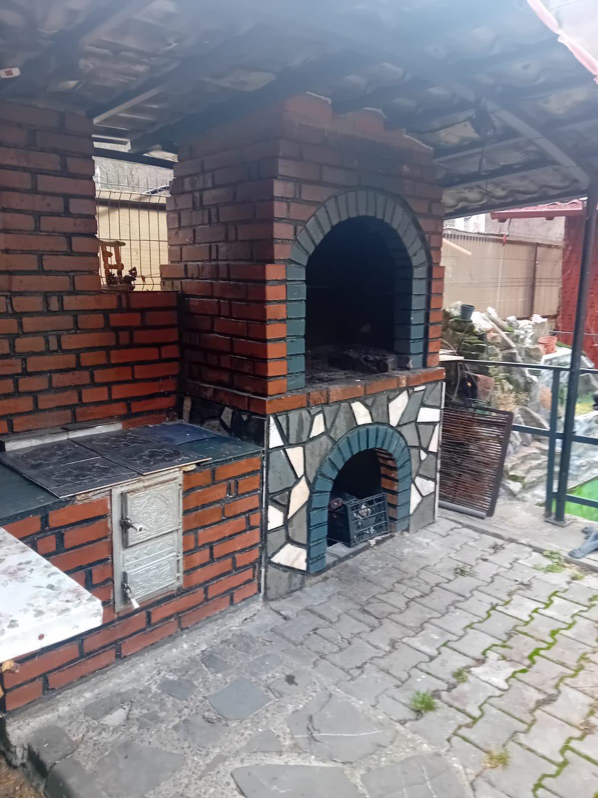 Zona de grătar la Pensiunea Pirvu